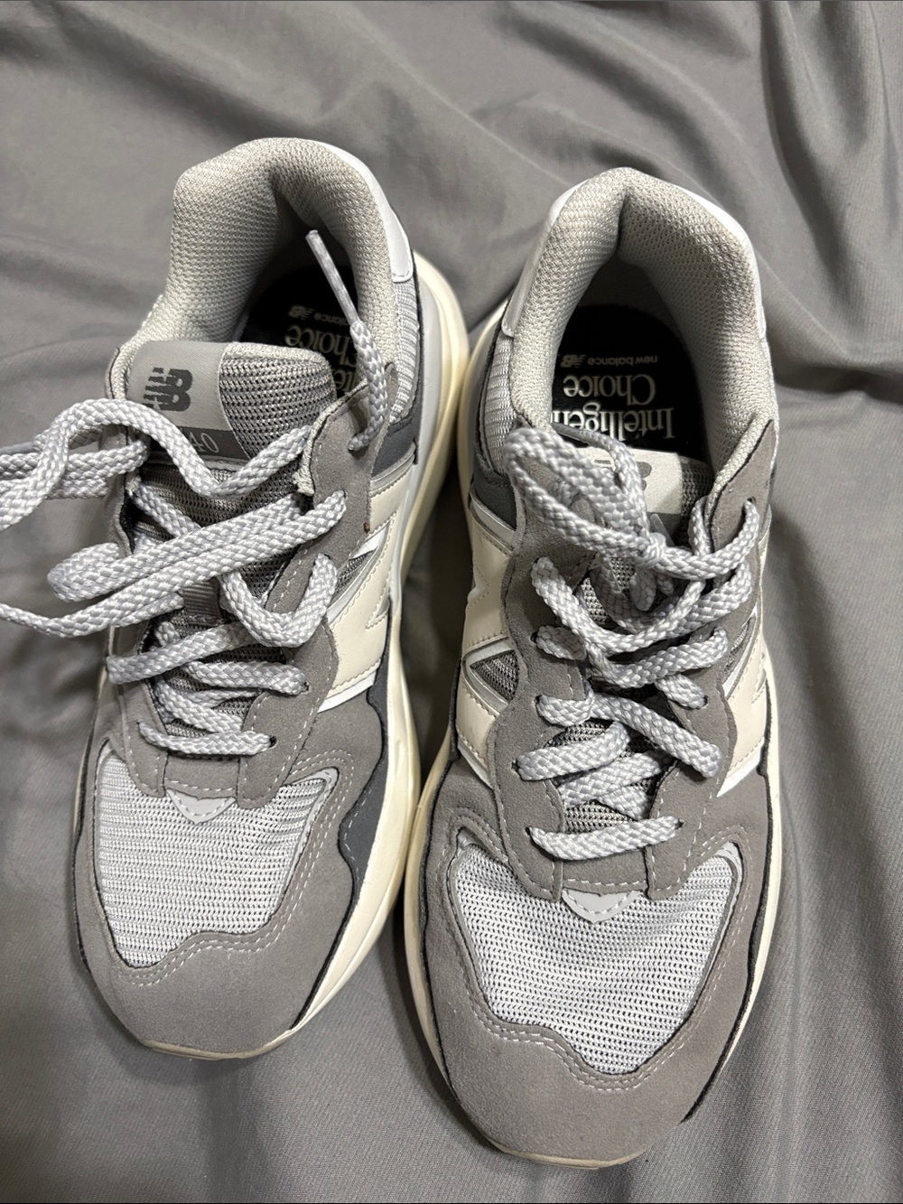 New Balance Women (kids) Grey and White Retro Runner Sneakers